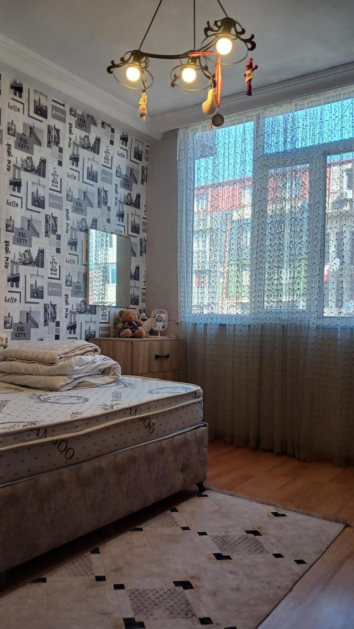 Bright And Cozy Apartment バトゥーミ エクステリア 写真