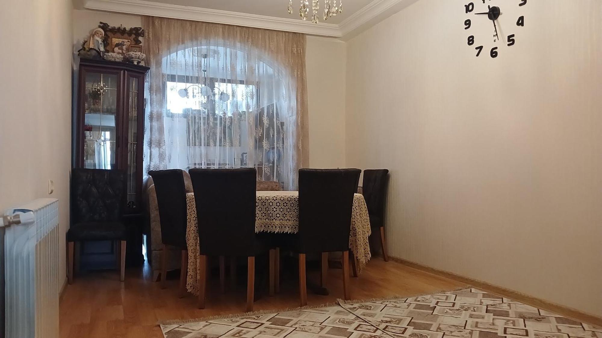 Bright And Cozy Apartment バトゥーミ エクステリア 写真