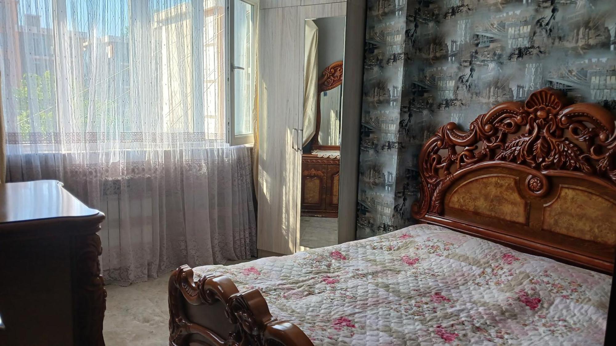 Bright And Cozy Apartment バトゥーミ エクステリア 写真